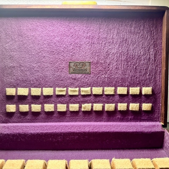 VINTAGE, KING EDWARD, EXQUISITE SILVERPLATE, ANTI-TARNISH CHEST. - Picture 12 of 15